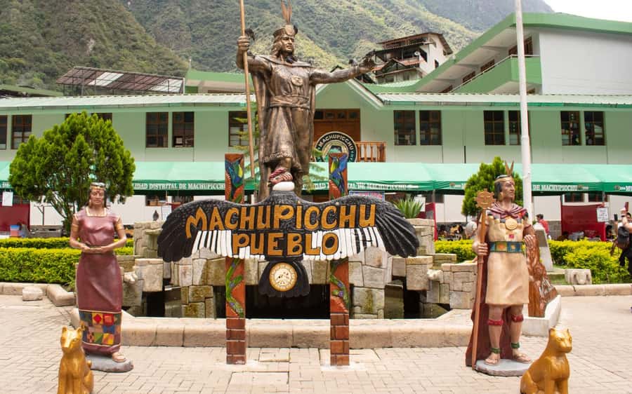 Machupicchu tour by tourist train in 2 days - Day 1: From Cusco to Ollantaytambo at 9:00 a.m.