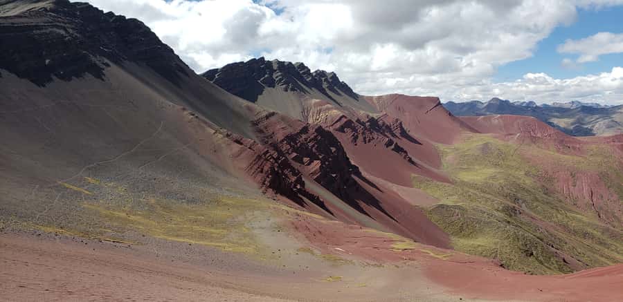 Peru: Rainbow Mountain and Red Valley View Point Tour - The animals and local life add value