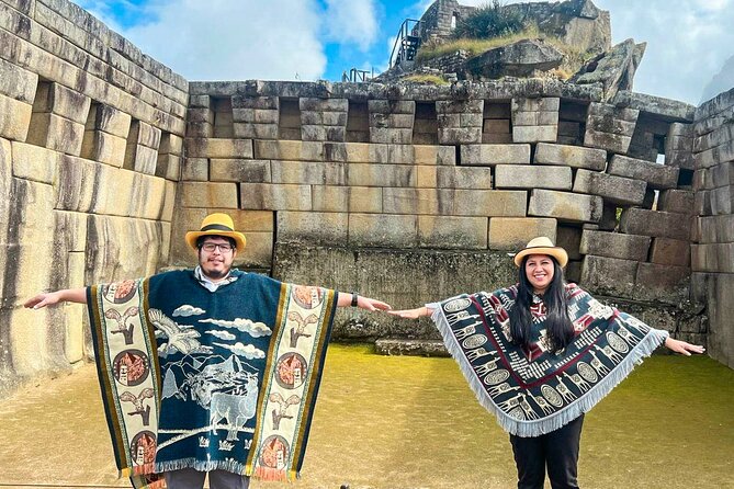Private Tour to Sacred Valley and Machu Picchu from Cusco - Chinchero starts the morning with local character