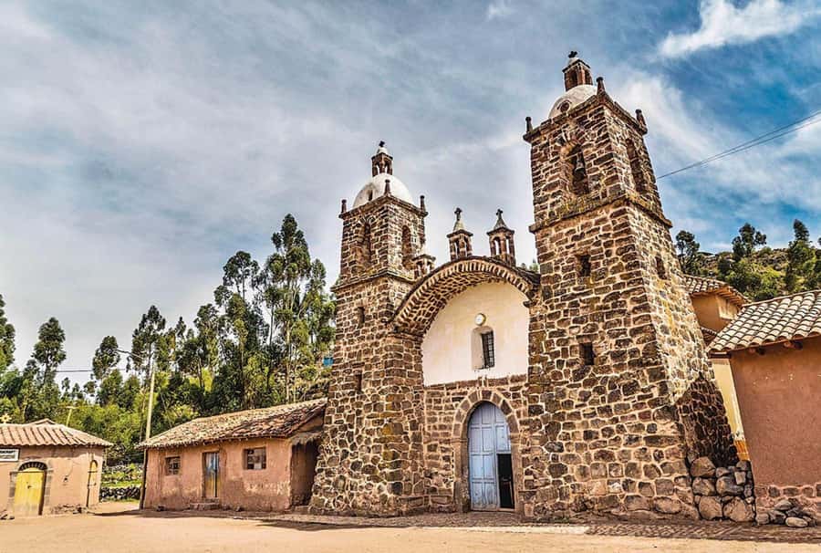 Puno: Route Of The Sun to Cusco with Lunch and Ticket Option - Andahuaylillas and the church called the Sistine Chapel of America