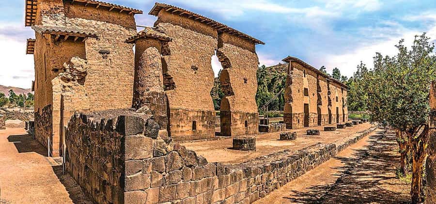 Puno: Route Of The Sun to Cusco with Lunch and Ticket Option - Pukara and the painted bulls of southern Peru