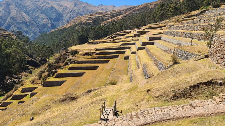 Sacred Valley: Chinchero, Moray, Ollantaytambo & Pisac+Lunch - Chinchero textiles and highland views