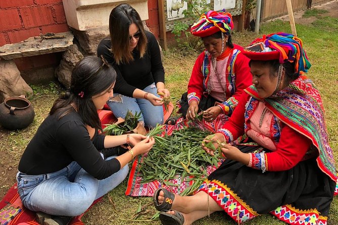 Sacred Valley Textile Workshop – Dyeing & Weaving in Cusco - The morning drive from Cusco to the Sacred Valley