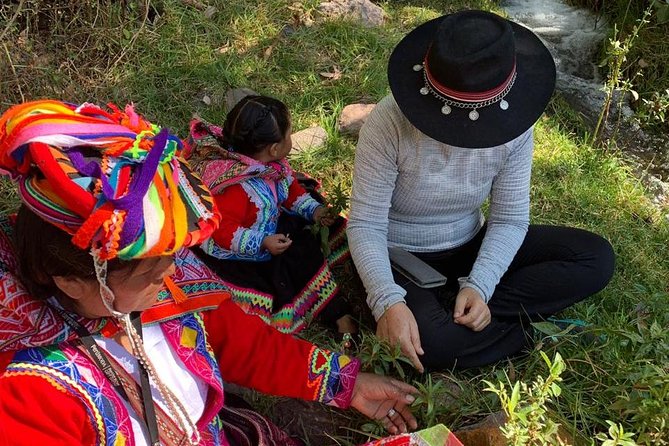 Sacred Valley Textile Workshop – Dyeing & Weaving in Cusco - From alpaca wool to yarn