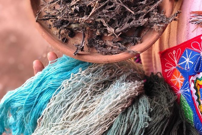 Sacred Valley Textile Workshop – Dyeing & Weaving in Cusco - Lunch with the artisans