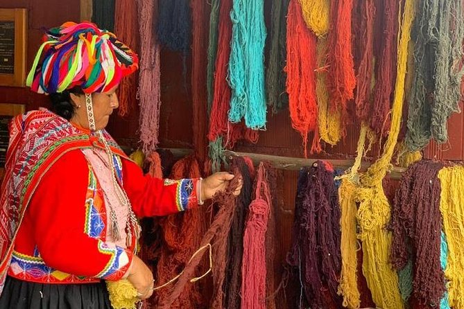 Sacred Valley Textile Workshop – Dyeing & Weaving in Cusco - Traditional clothing, music, and the final presentation