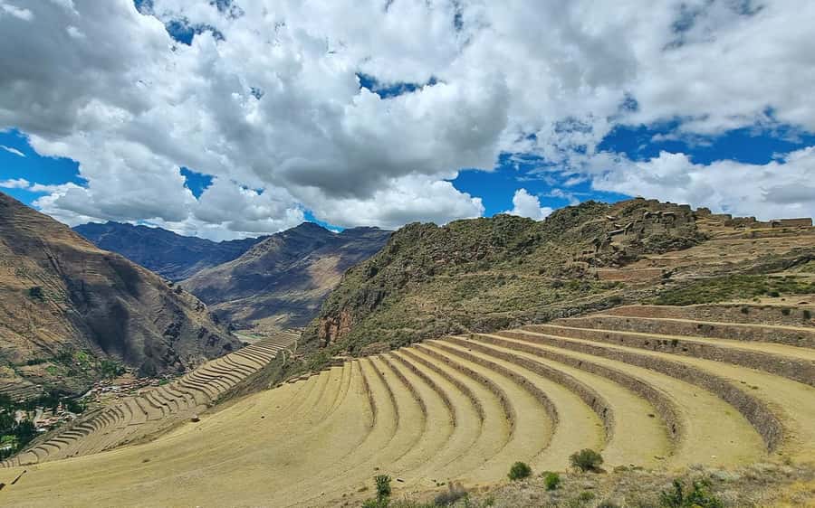 Sacred Valley Tour 1 Day - Chinchero and the skill behind Andean textiles