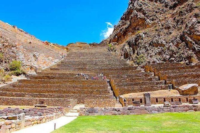 Sacred Valley VIP Tour with Maras and Moray from Cusco - The Guide and the Bilingual Format