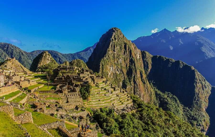 Salkantay trek to Machu Picchu – 5D/4N – Premium - Day four: Lucmabamba, Llactapata, and the walk to Aguas Calientes