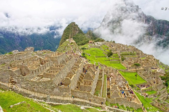 Small-Group Day Tour to Machu Picchu - The early ride to Ollantaytambo