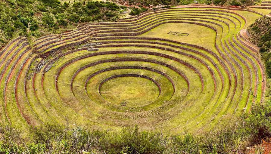 Super Sacred Valley - Chinchero, stone walls and a colonial church