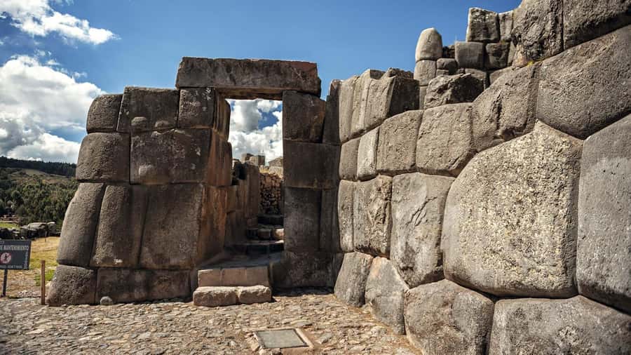 Tour of the most important points in the city of Cusco. - Sacsayhuaman and the scale of Inca stonework