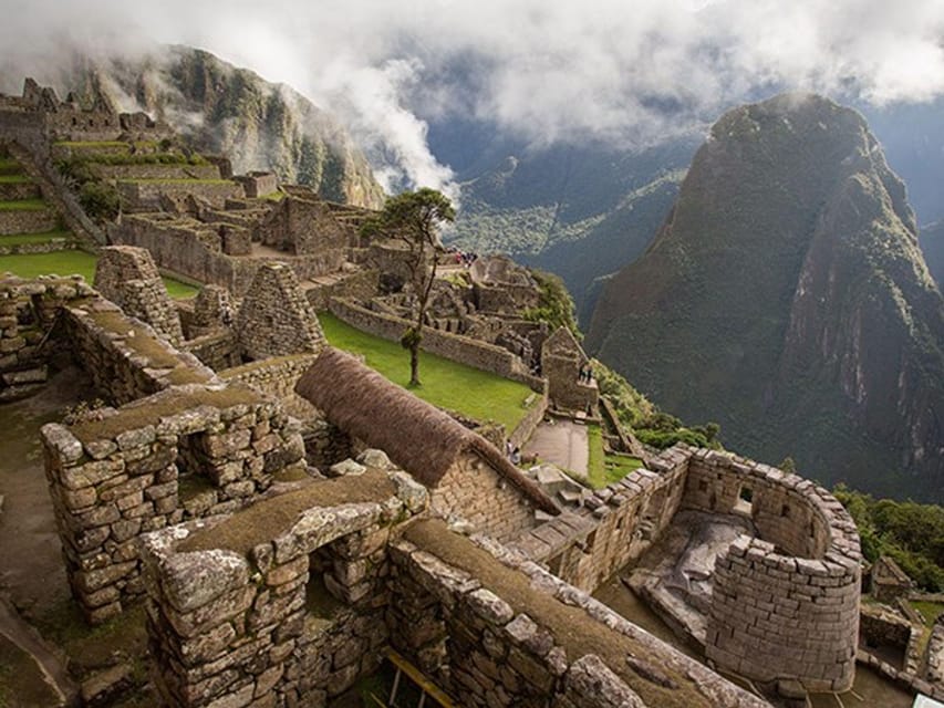 TOUR TO MACHU PICCHU FULL DAY BY TRAIN – The Best Adventure - The 30-minute bus ride up the mountain
